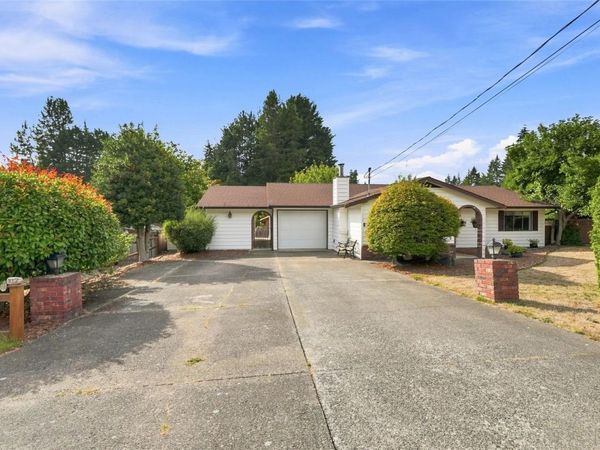 517 Hall Rd , Qualicum Beach, BC V9K 1B7