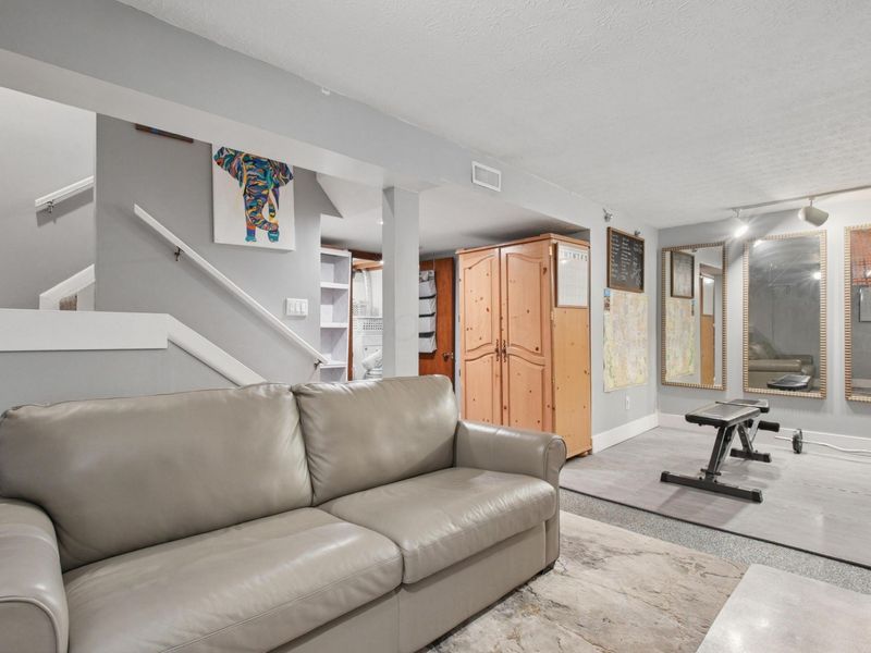 844 Cherlyn Court, Unit 26B, Columbus, OH 43228 Photo 14