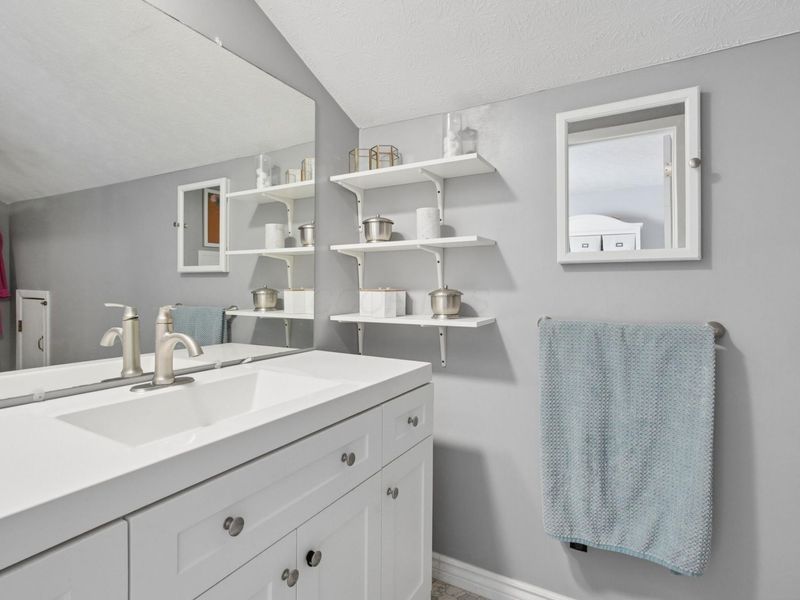 844 Cherlyn Court, Unit 26B, Columbus, OH 43228 Photo 19