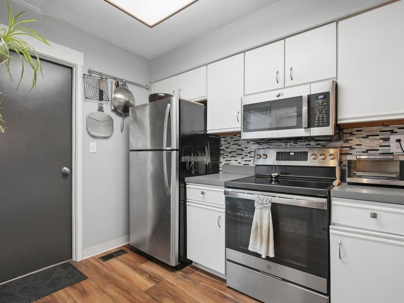 844 Cherlyn Court, Unit 26B, Columbus, OH 43228 Photo 6