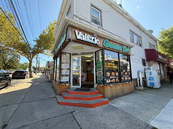 1402 Clintonville Street , Whitestone, NY 11357