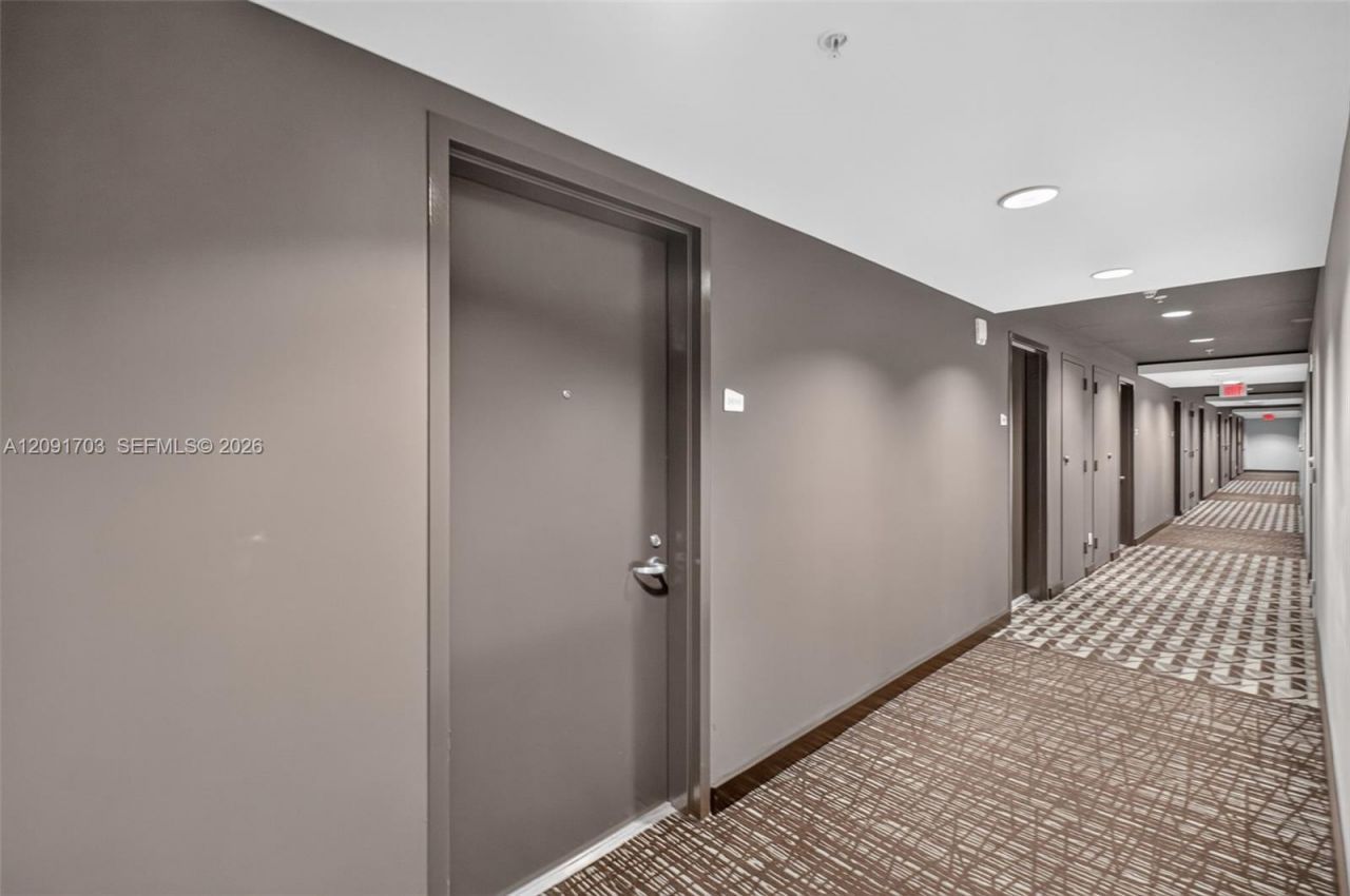 60 SW 13th St, Unit 3414, Miami, FL 33130 Photo