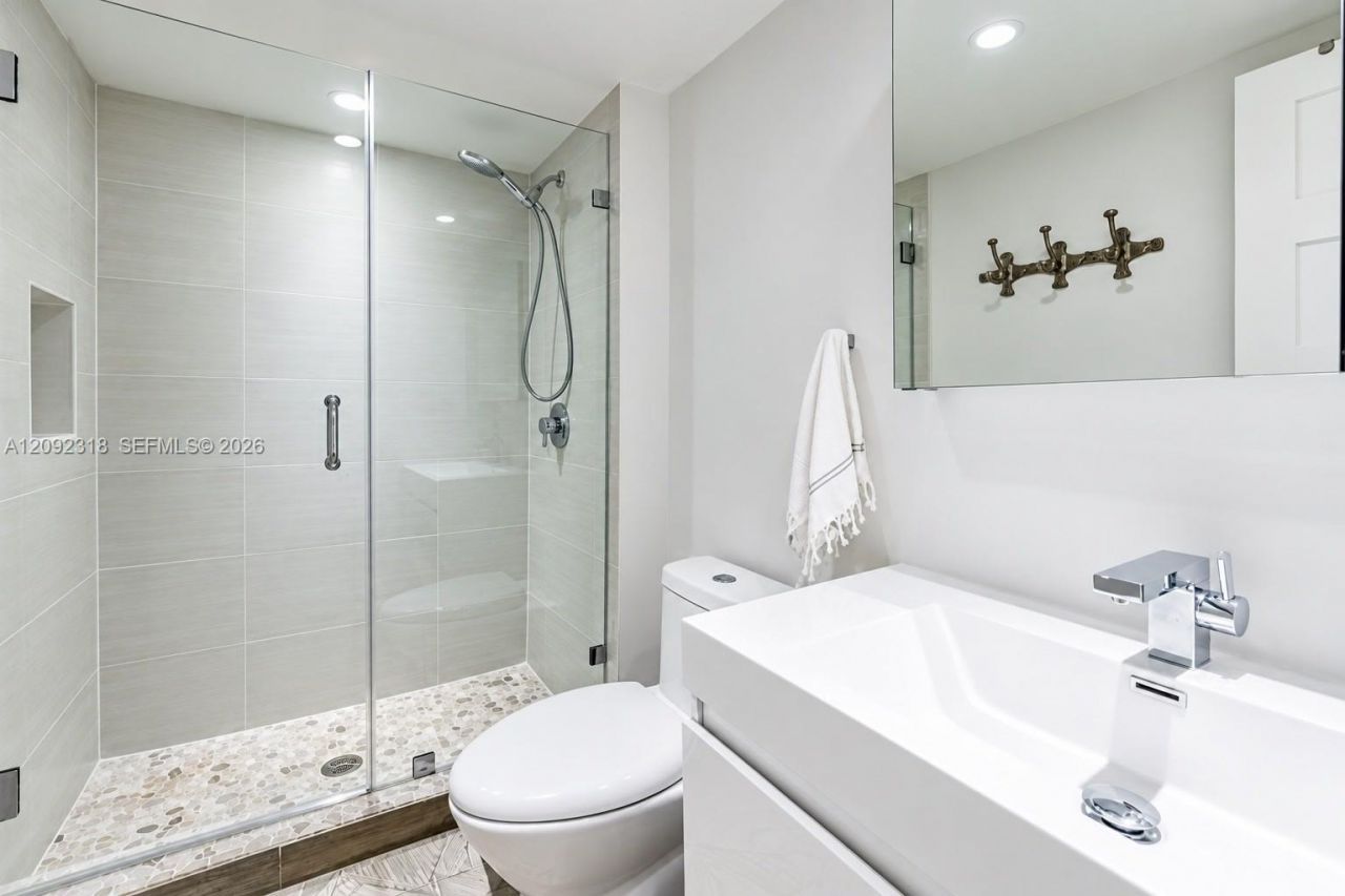3625 N Country Club Dr , Unit 2003, Aventura, FL 33180 Photo