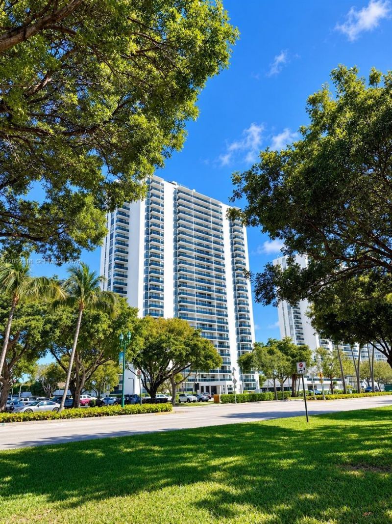 3625 N Country Club Dr , Unit 2003, Aventura, FL 33180 Photo