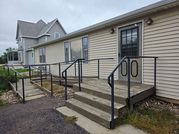 310 8th Avenue SE, Pipestone, MN 56164
