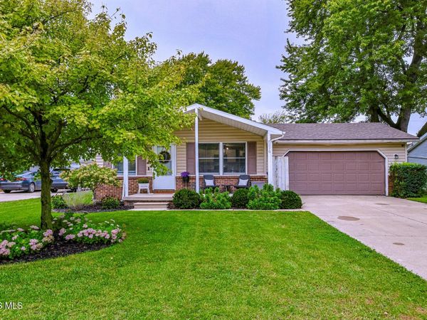 7116 Hall Street , Holland, OH 43528