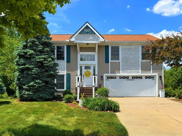 558 Thornhill Court, Belleville, MI 48111