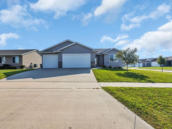 2239 Crestwood Lane , Marion, IA 52302
