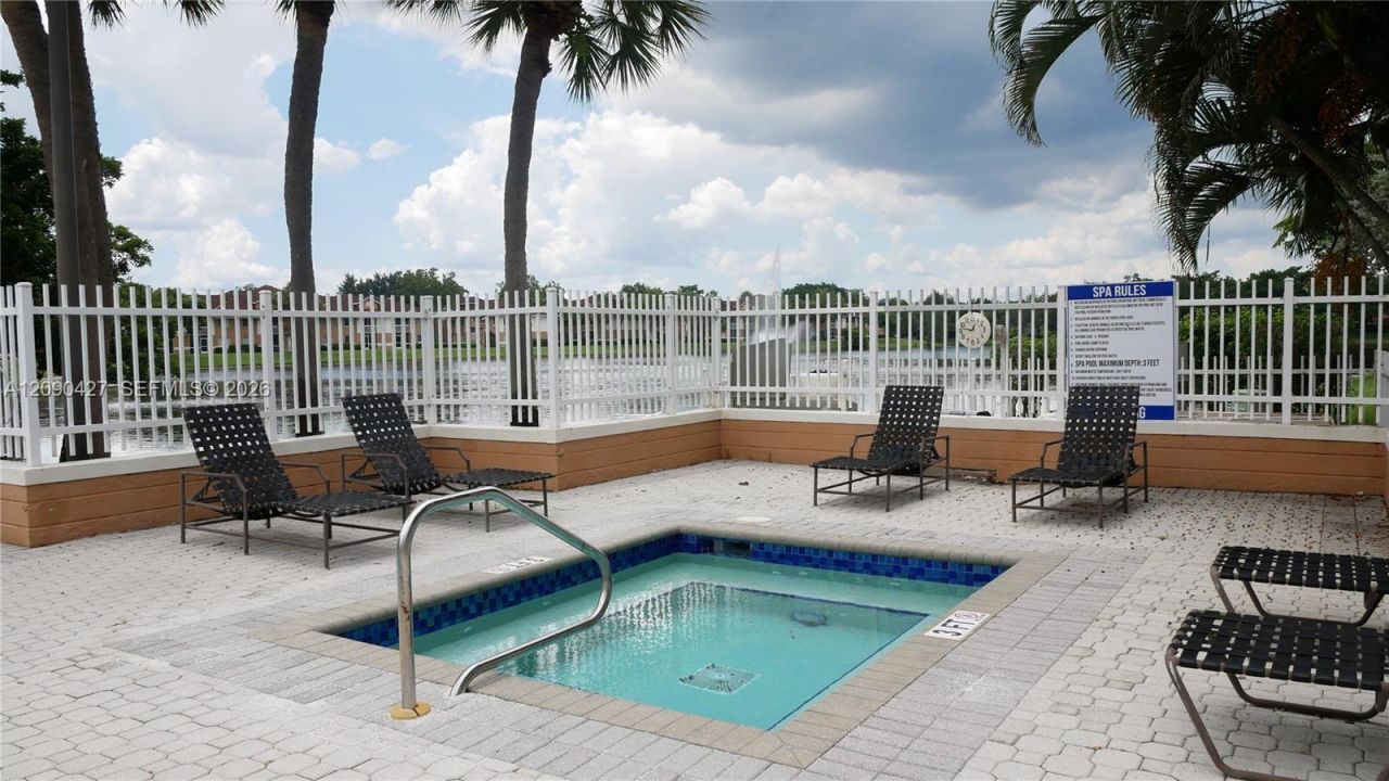 832 NW 92nd Ave , Unit 932, Plantation, FL 33324 Photo