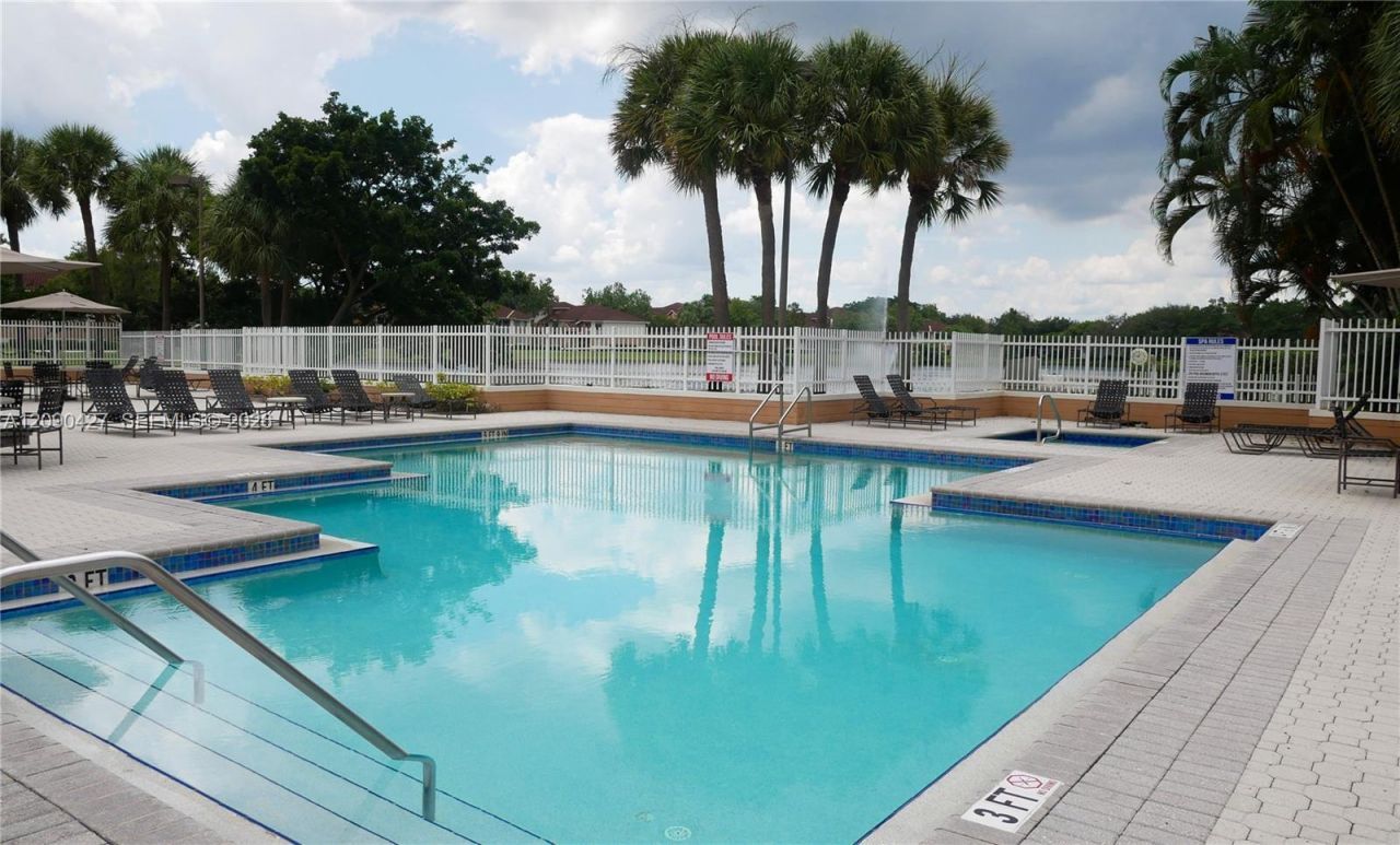832 NW 92nd Ave , Unit 932, Plantation, FL 33324 Photo