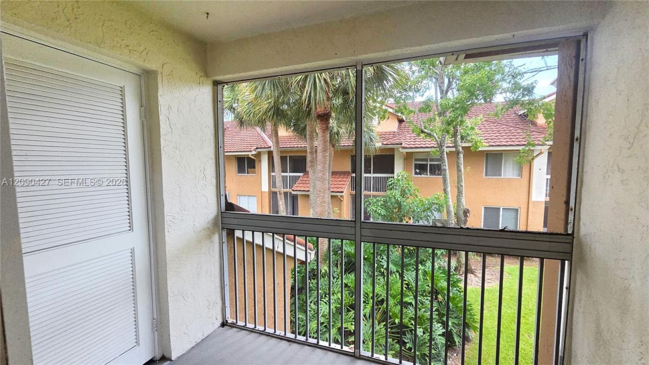 832 NW 92nd Ave , Unit 932, Plantation, FL 33324 Photo