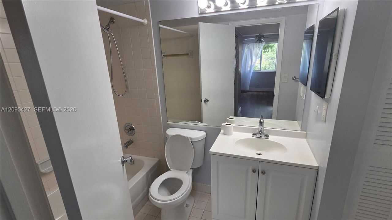 832 NW 92nd Ave , Unit 932, Plantation, FL 33324 Photo