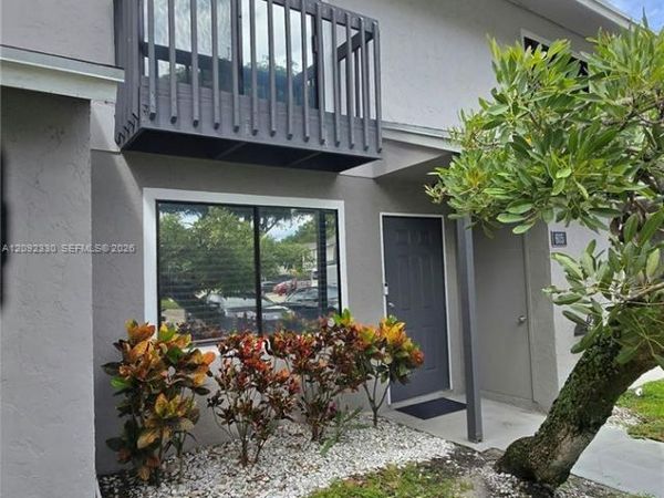 605 Riverside Dr, Green Acres, FL 33463