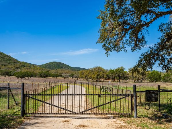 126 Childress, Leakey, TX 78873