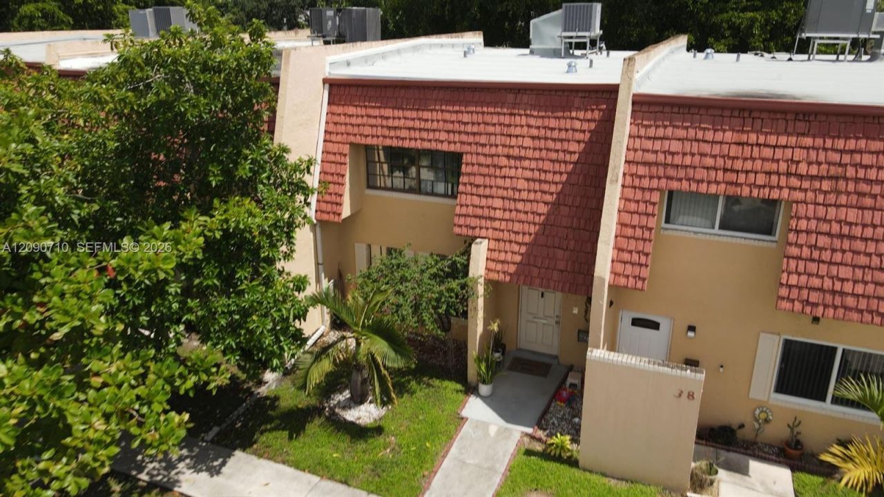 40 Pleasant Hill Ln , Unit 40, Tamarac, FL 33319 Photo