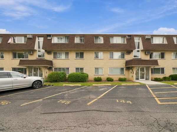 8812 Briar Court , Unit 2D, Des Plaines, IL 60016
