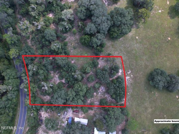 637 COUSINTOWN Road, Interlachen, FL 32148