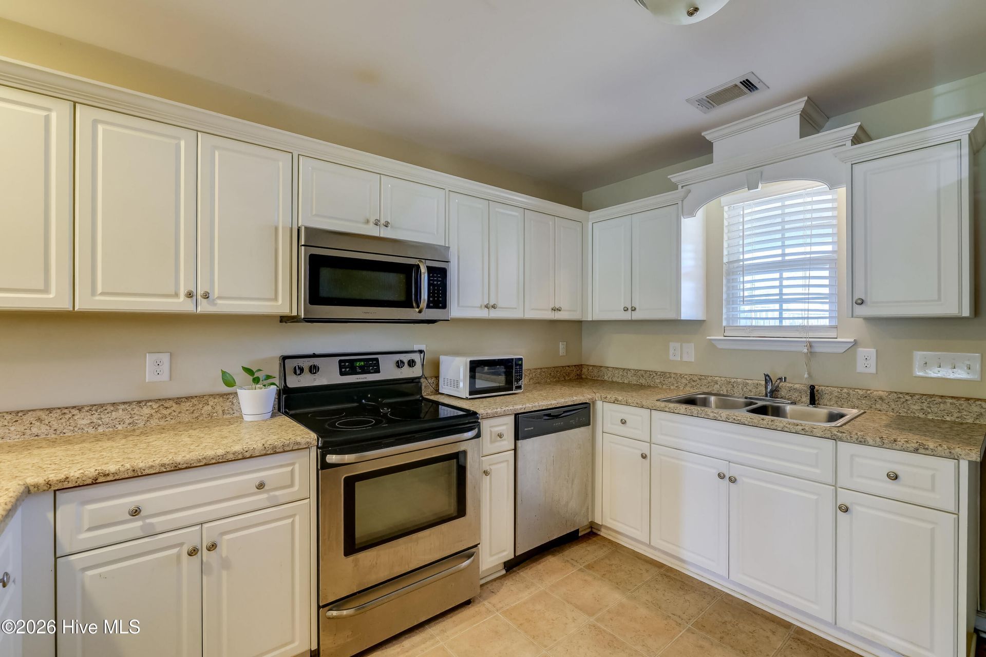 6016 Village West Lane Photo 13