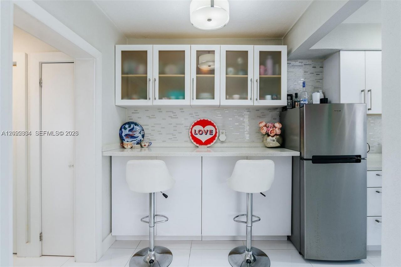 330 74th St, Unit 1, Miami Beach, FL 33141 Photo