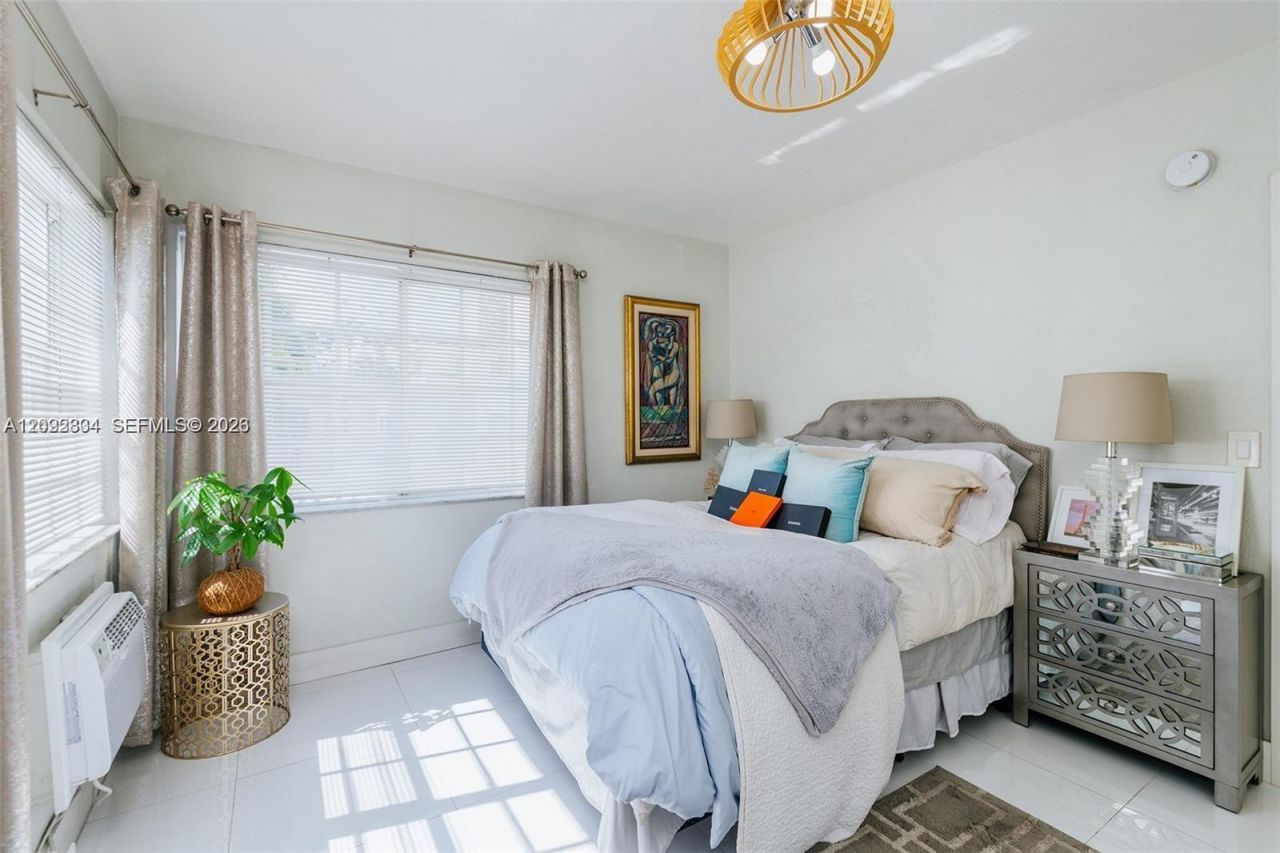 330 74th St, Unit 1, Miami Beach, FL 33141 Photo