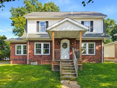1939 Chestnut Boulevard, Cuyahoga Falls, OH 44223