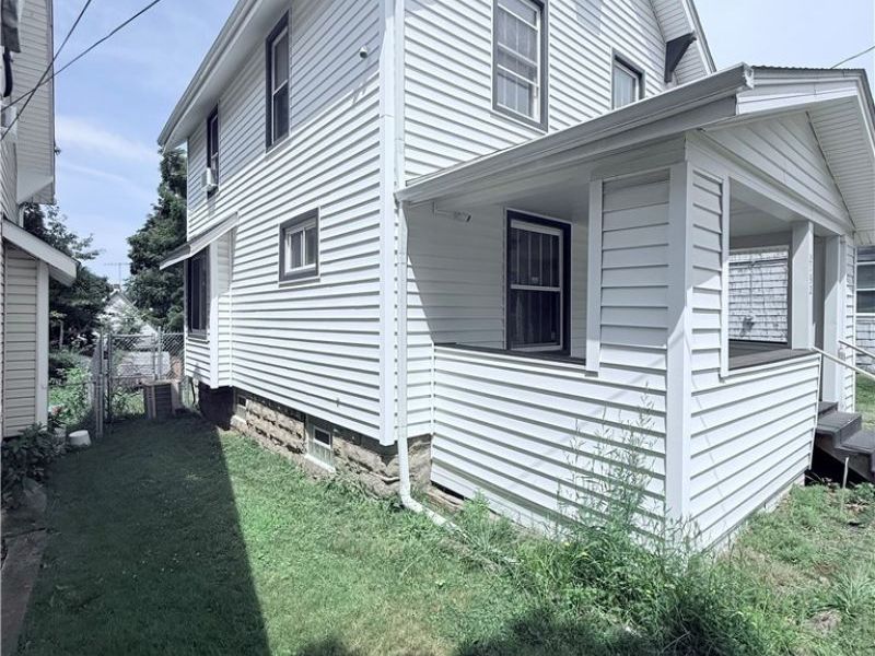 2132 10th Street SW, Akron, OH 44314 Photo 2