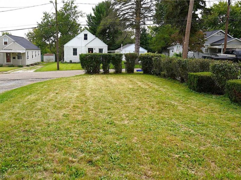 1613 24th Street NE, Canton, OH 44714 Photo 2