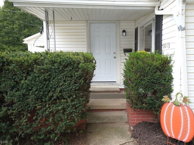 1613 24th Street NE, Canton, OH 44714 Photo 3