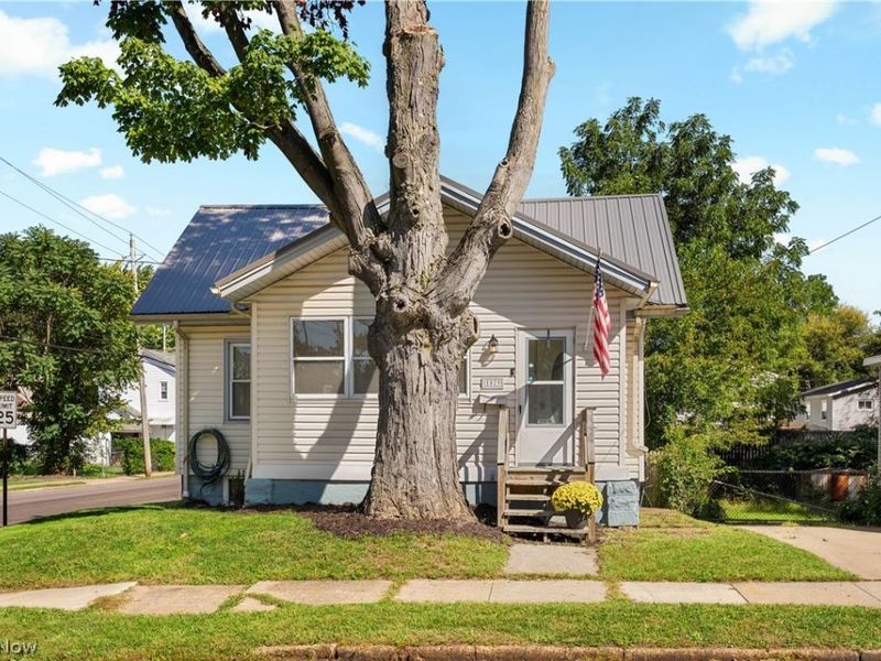 1079 Pitkin Avenue, Akron, OH 44310 Photo 2