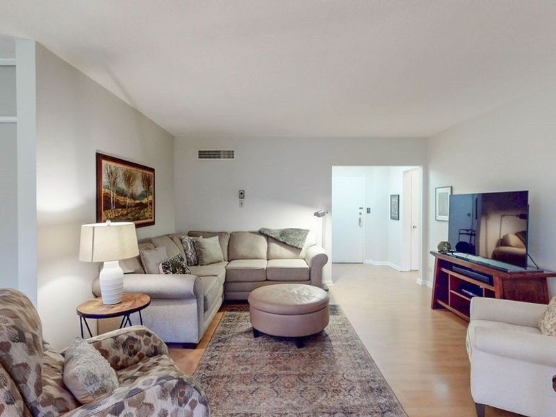 13800 Fairhill Road, Unit 209, Shaker Heights, OH 44120 Photo 4