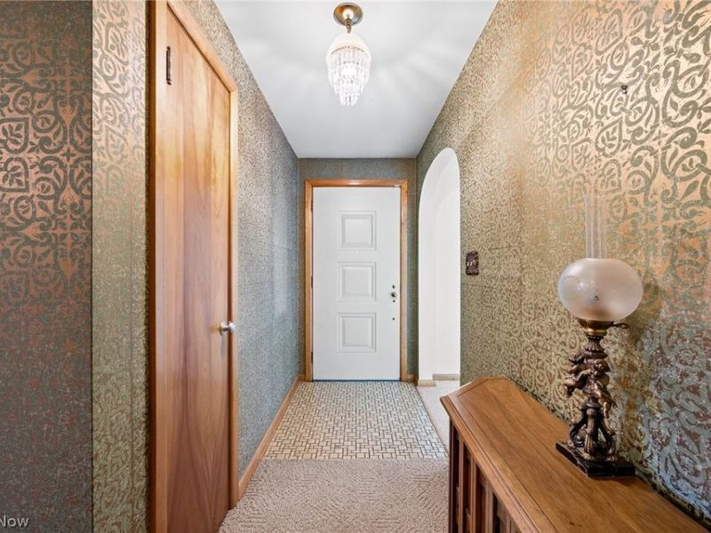 806 E Warner Road, Akron, OH 44319 Photo 4