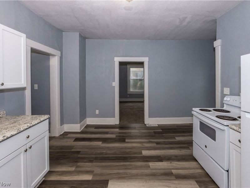 327 Schrock Place SW, Canton, OH 44647 Photo 11