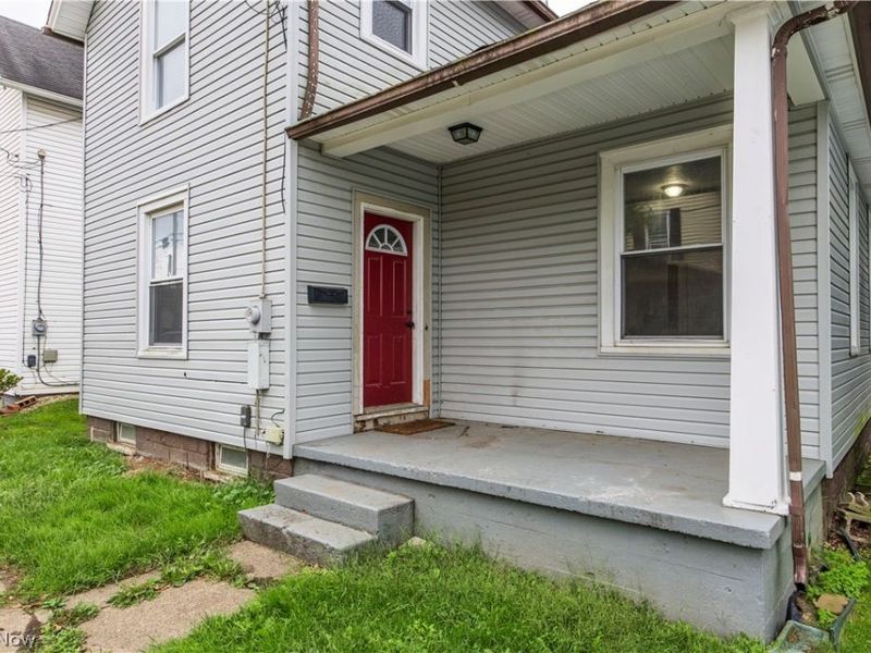 327 Schrock Place SW, Canton, OH 44647 Photo 3