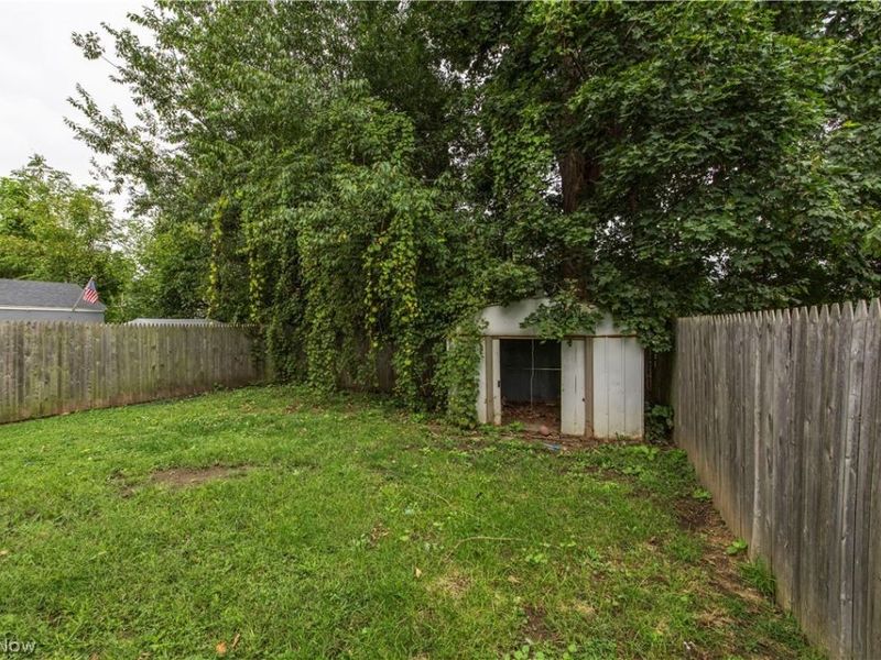 327 Schrock Place SW, Canton, OH 44647 Photo 34