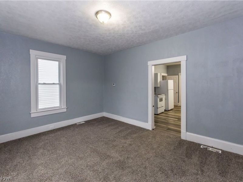 327 Schrock Place SW, Canton, OH 44647 Photo 4