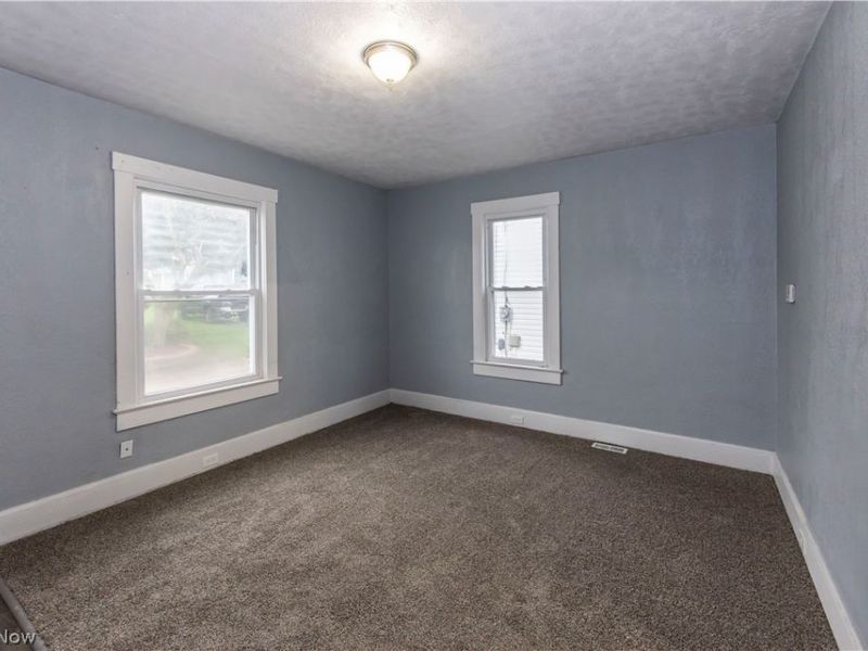 327 Schrock Place SW, Canton, OH 44647 Photo 5