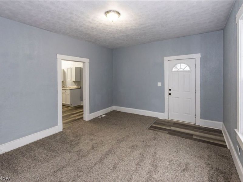 327 Schrock Place SW, Canton, OH 44647 Photo 6