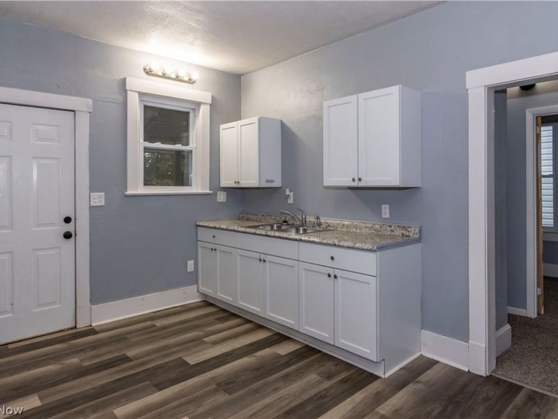 327 Schrock Place SW, Canton, OH 44647 Photo 7