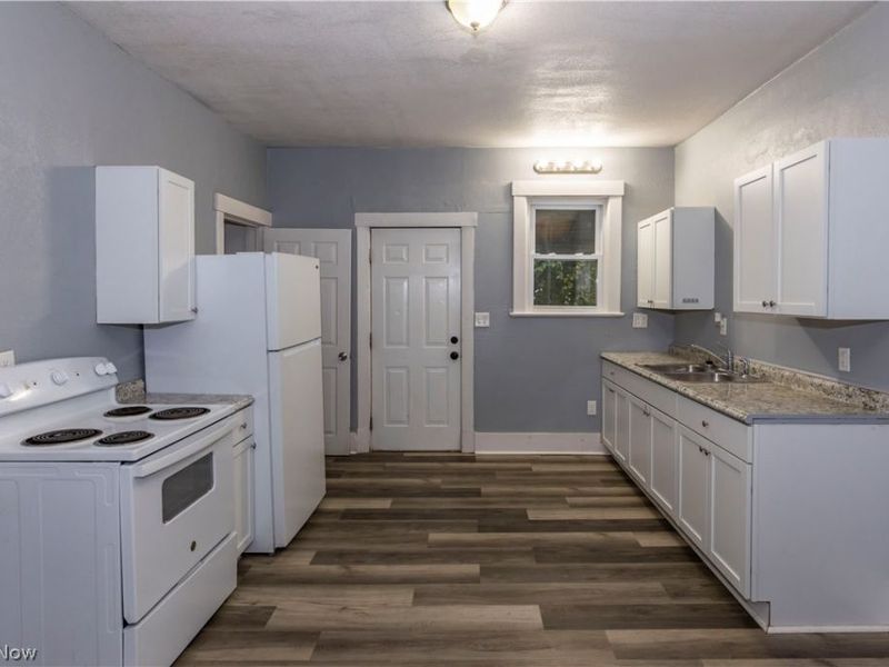 327 Schrock Place SW, Canton, OH 44647 Photo 8