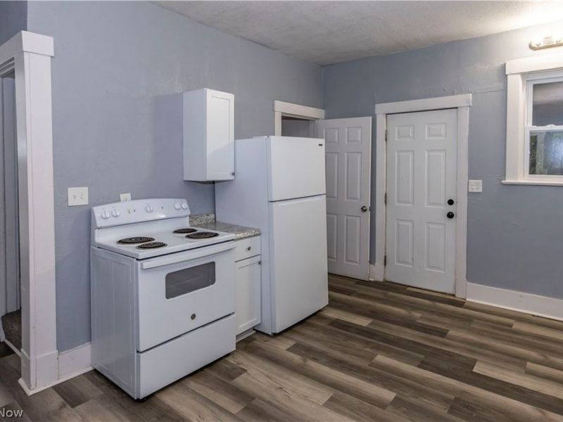 327 Schrock Place SW, Canton, OH 44647 Photo 9