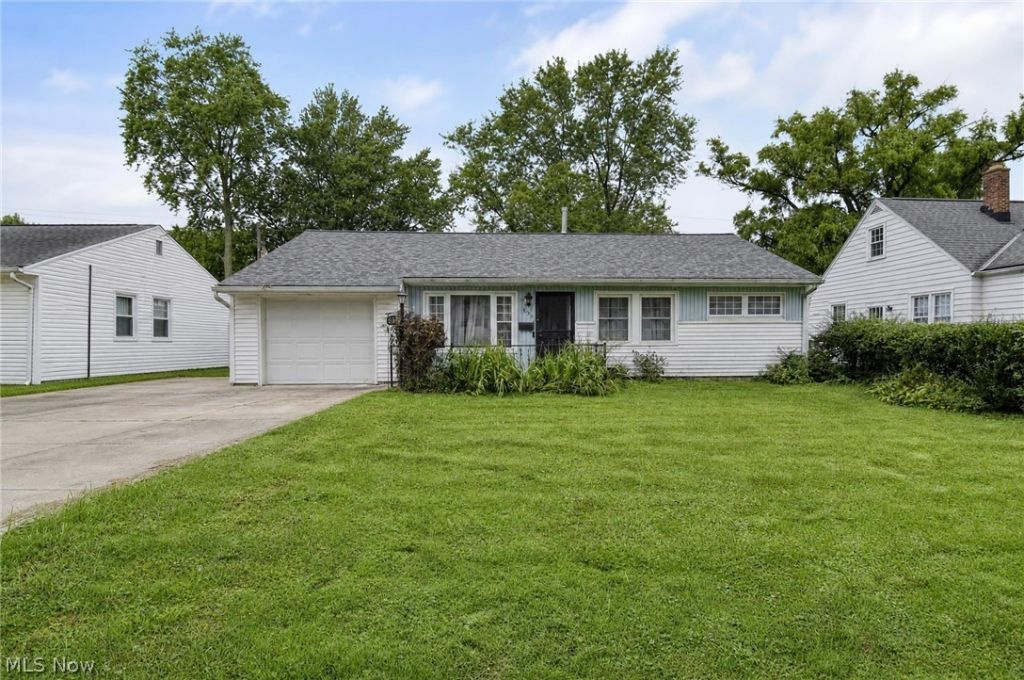 652 Iroquois Trail, Willoughby, OH 44094 Main Photo
