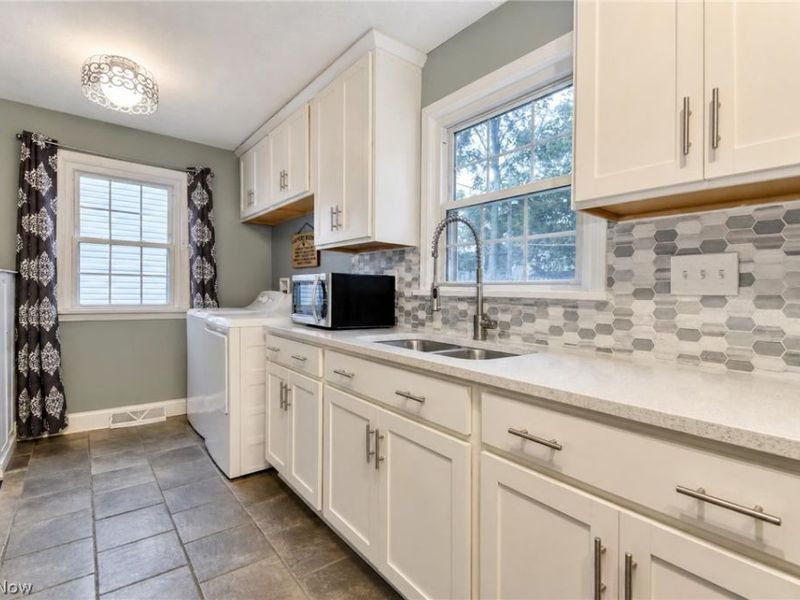 652 Iroquois Trail, Willoughby, OH 44094 Photo 9