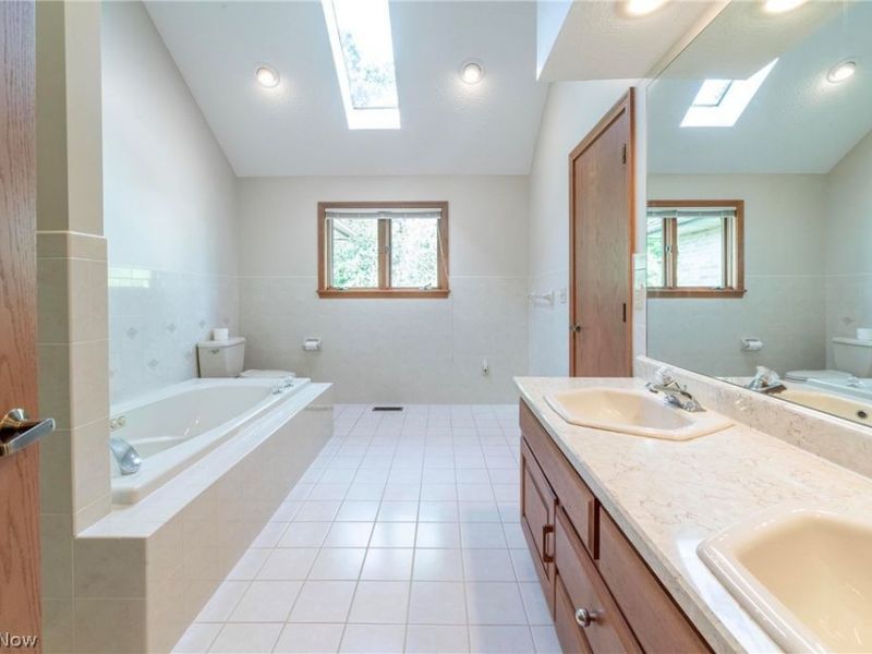 6986 Kingscote Park, Independence, OH 44131 Photo 19