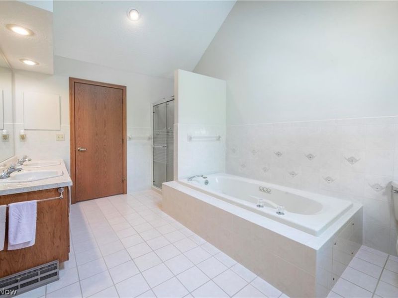 6986 Kingscote Park, Independence, OH 44131 Photo 20