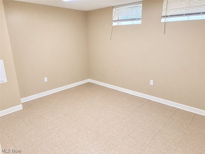 16710 Dynes Avenue, Cleveland, OH 44128 Photo 12
