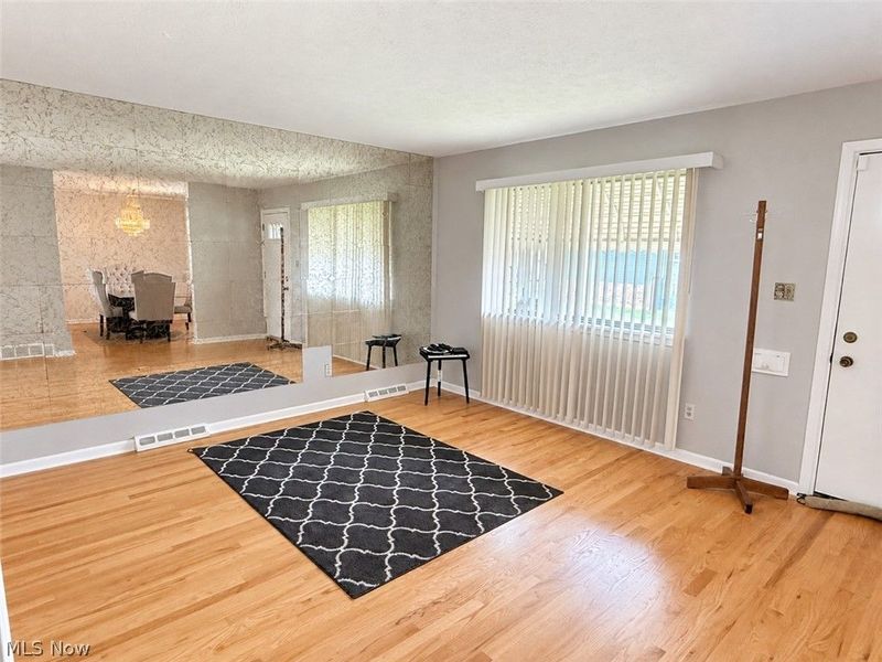 16710 Dynes Avenue, Cleveland, OH 44128 Photo 2