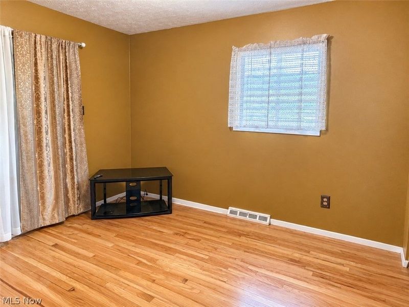 16710 Dynes Avenue, Cleveland, OH 44128 Photo 9