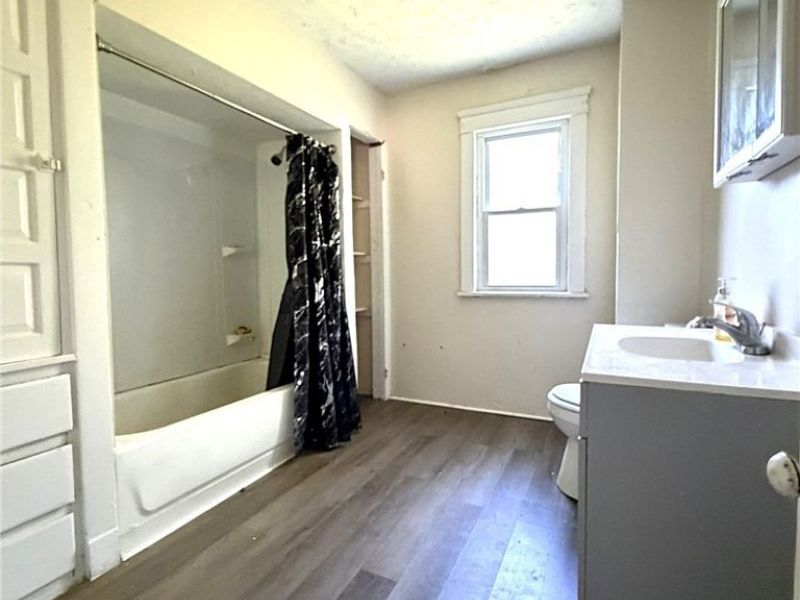 660 E 126th Street, Cleveland, OH 44108 Photo 12