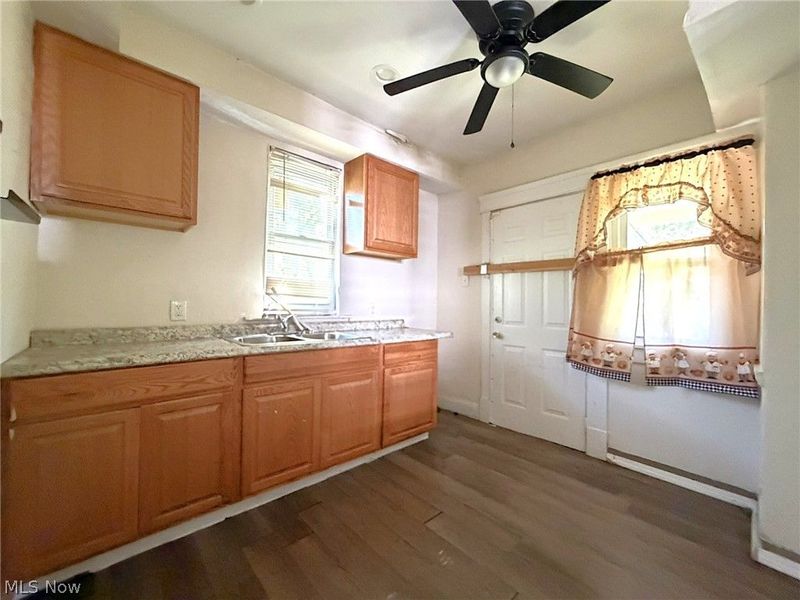 660 E 126th Street, Cleveland, OH 44108 Photo 2