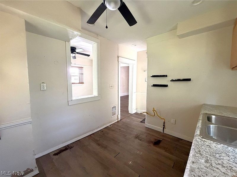 660 E 126th Street, Cleveland, OH 44108 Photo 4